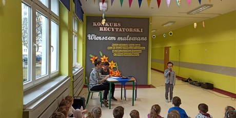 Powiększ grafikę: miedzynarodowy-dzien-jezyka-ojczystego-w-klasach-0-iii-175479.jpg