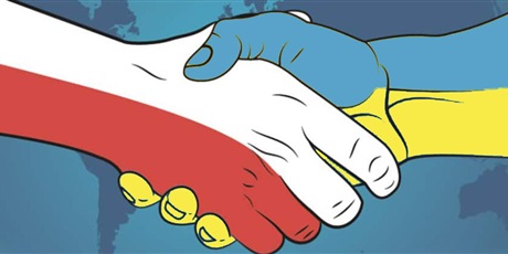 Powiększ grafikę: Na zdjęciu znajdują się dwie dłonie witające się w kolorze barw Polski i Ukrainy.