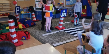 Powiększ grafikę: Spotkanie przedszkolaków z funkcjonariuszami Straży Miejskiej