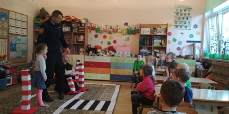 Powiększ grafikę: Spotkanie przedszkolaków z funkcjonariuszami Straży Miejskiej