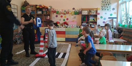 Powiększ grafikę: Spotkanie przedszkolaków z funkcjonariuszami Straży Miejskiej