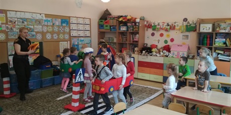 Powiększ grafikę: Spotkanie przedszkolaków z funkcjonariuszami Straży Miejskiej