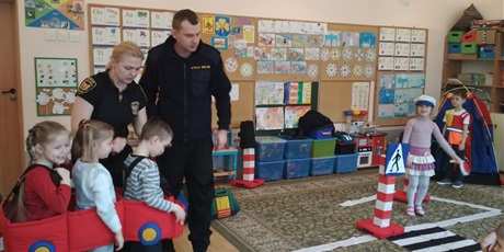 Powiększ grafikę: Spotkanie przedszkolaków z funkcjonariuszami Straży Miejskiej